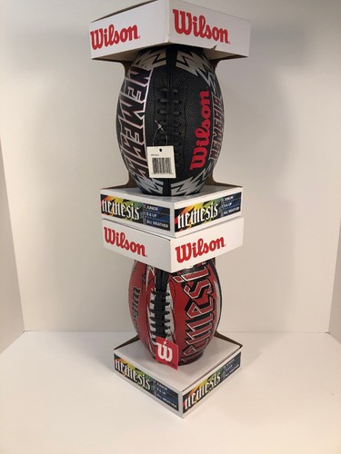 Wilson junior football NEMESIS AGE 9. Lot (2)