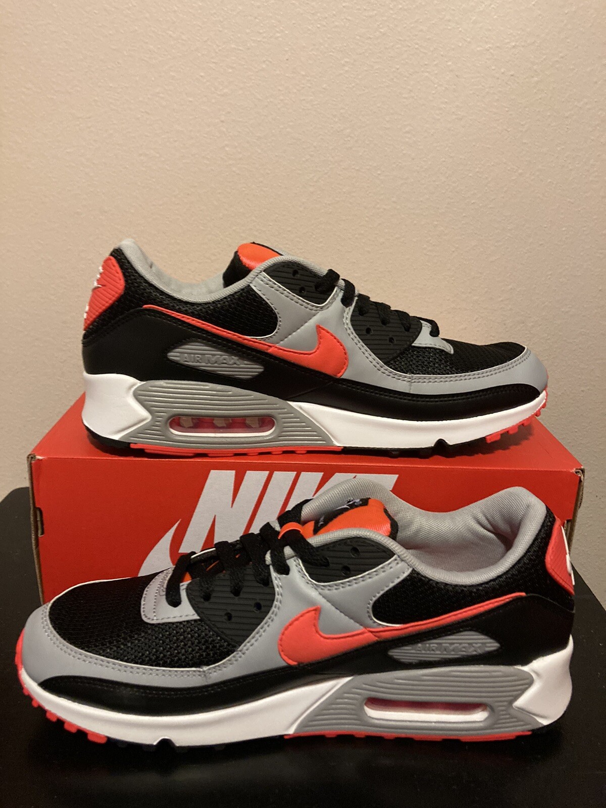 Nike Air Max 90 Black/Radiant Red-White 