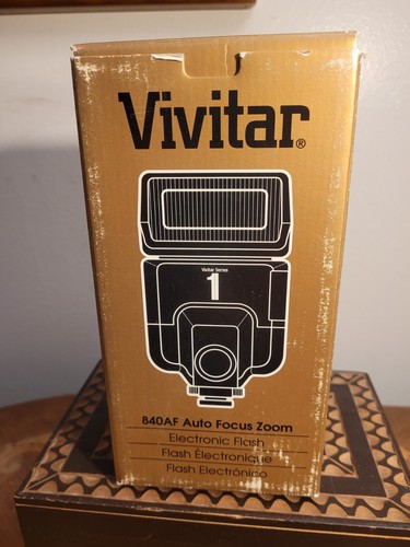 New Auto Focus Zoom Electronic Flash Vivitar # 840AF for
