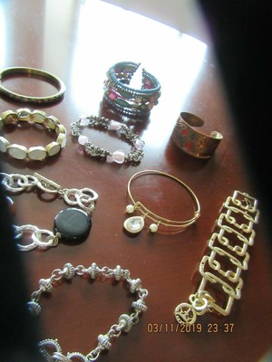 LOT OF 13 BRACELETS, BOHO LOOK, & 1 WHITE WATCH, FASHION JEWELRY, NEW & PREOWNED
