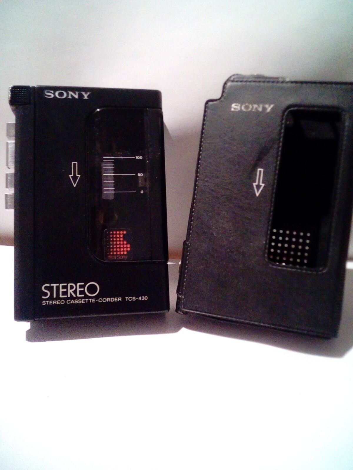SONY TCS-430,STEREO CASSETTE-RECORDER+original Leather Case SONY TCS-430,STEREO CASSETTE-RECORDER+original Leather Case