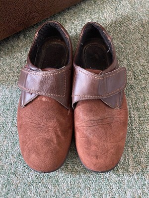 mens slippers with velcro closure
