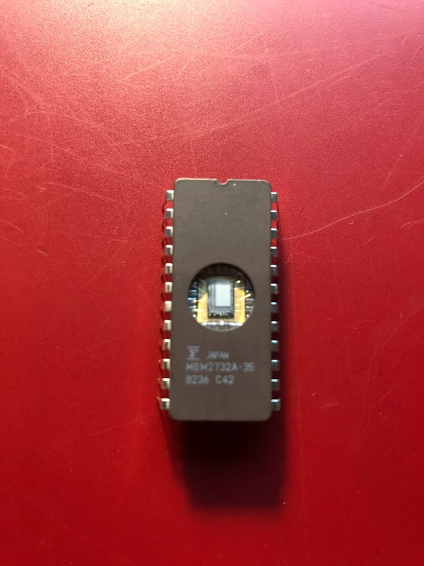 4kb Fujitsu Mbm2732a-20 4kx8-Bit 32kbit Uv-Eprom Speicher Ic Dip-24 Nos