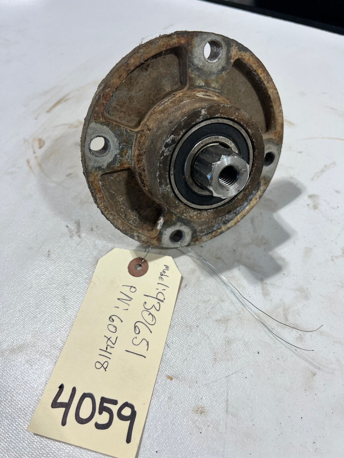 SPINDLE ASSEMBLY HUSTLER 601804 607418 929125 929133 929463