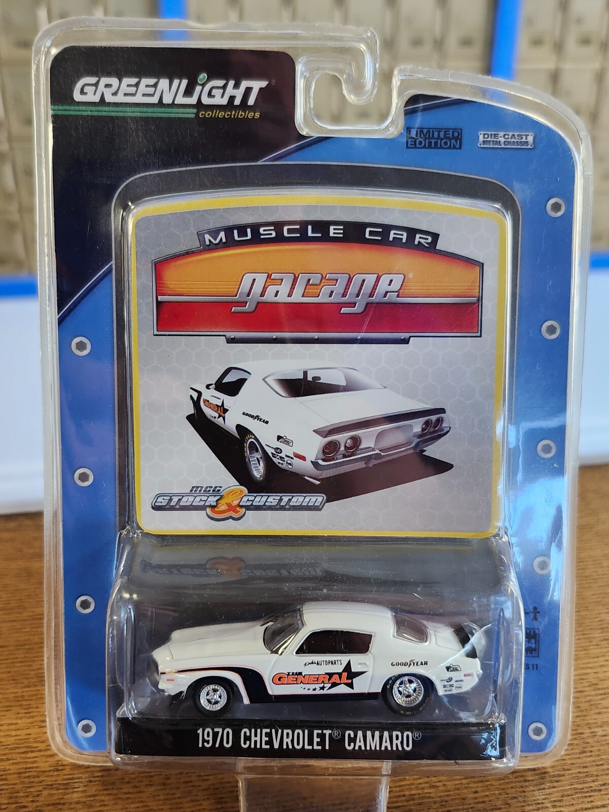 Greenlight Muscle Car Garage 1970 Chevrolet Camaro in white