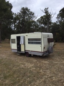 Nissan caravan 1984