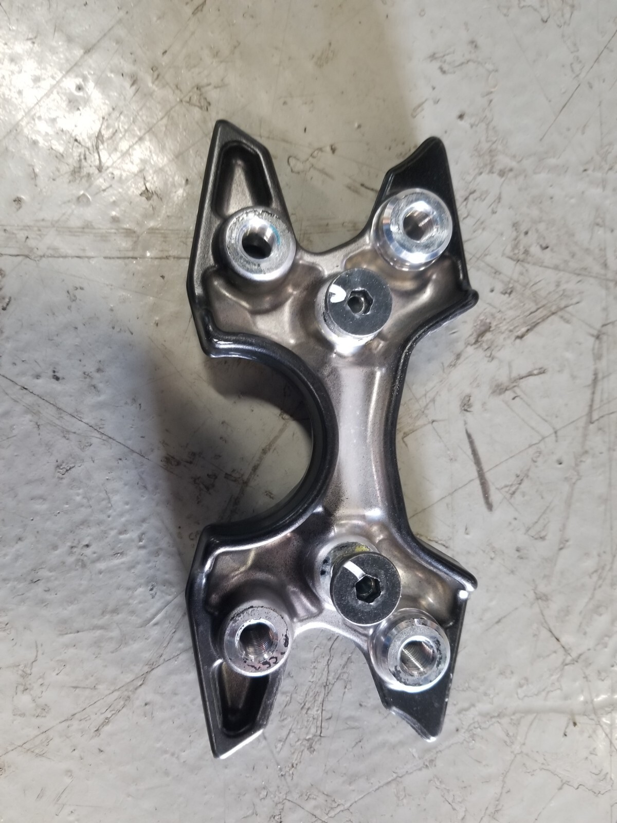 22 23 24 SUZUKI HAYABUSA Handle bar holder clip on center — photo 2 of 2