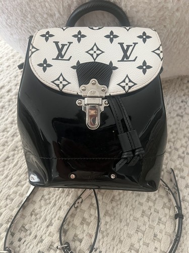 送料込◆希少品♪【LOUIS VUITTON】Coussin Backpack Mini Black louis-vuitton-coussin-backpack