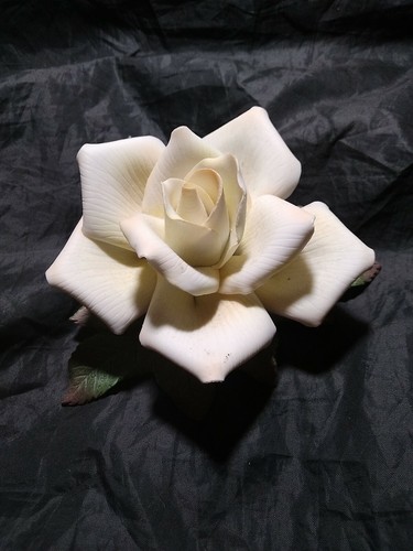 Meico Rose Porcelain Flower Detailed Mint Condition ships