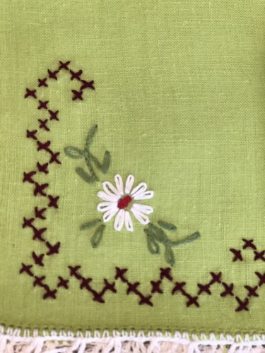 Embroidered White Daisy On Spring Green Linen 4- Napkins -1.5” Crochet Edges VTG