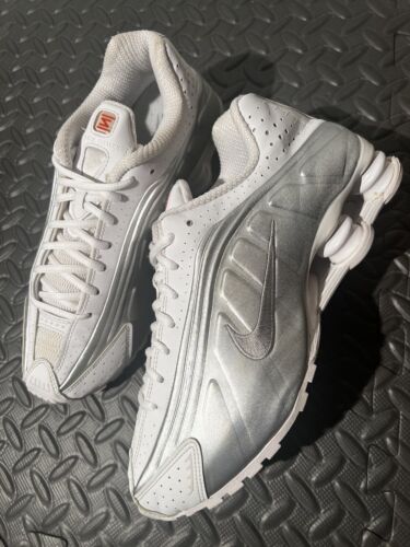 Nike Shox R4 Size 8.5 White/Metallic Silver Shoes 104265-131 Nike Shox R4 Size 8.5 White/Metallic Silver Shoes 104265-131