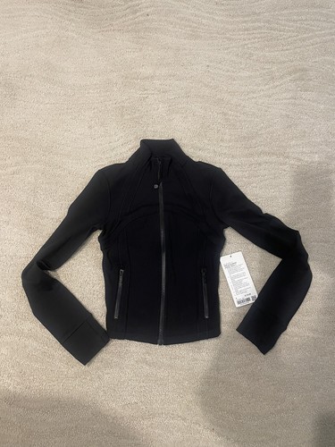 Lululemon Women's black Define cropped NULU Jacket, Size 4