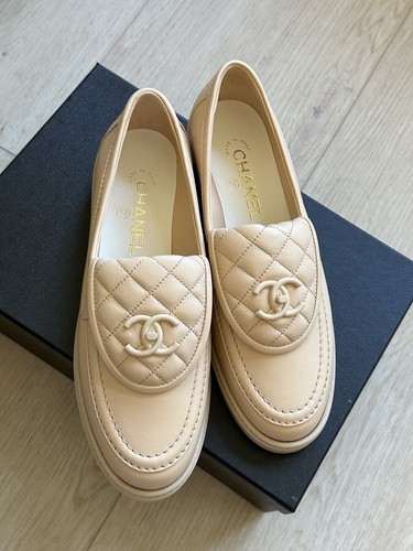 size 38.5C NIB CHANEL Beige Lamb Quilted Flap Turnlock CC