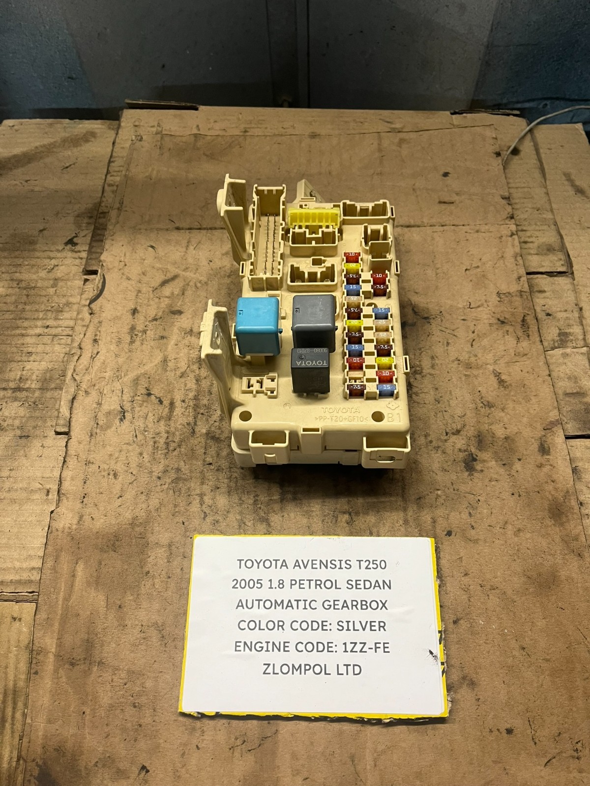 TOYOTA AVENSIS T250 2005 1.8 PETROL - Fuse Box 82641-CA020-F