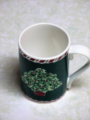 Fitz and Floyd China YULETIDE HOLIDAY Christmas Green with Red Mug(s)