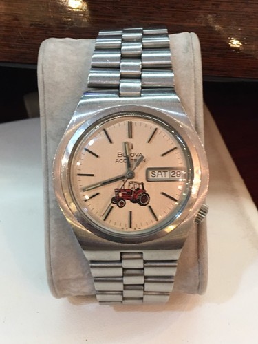 INTERNATIONAL HARVESTER 1086 TRACTOR WATCH DEALER ONLY BULOVA ACCUTRON 1976