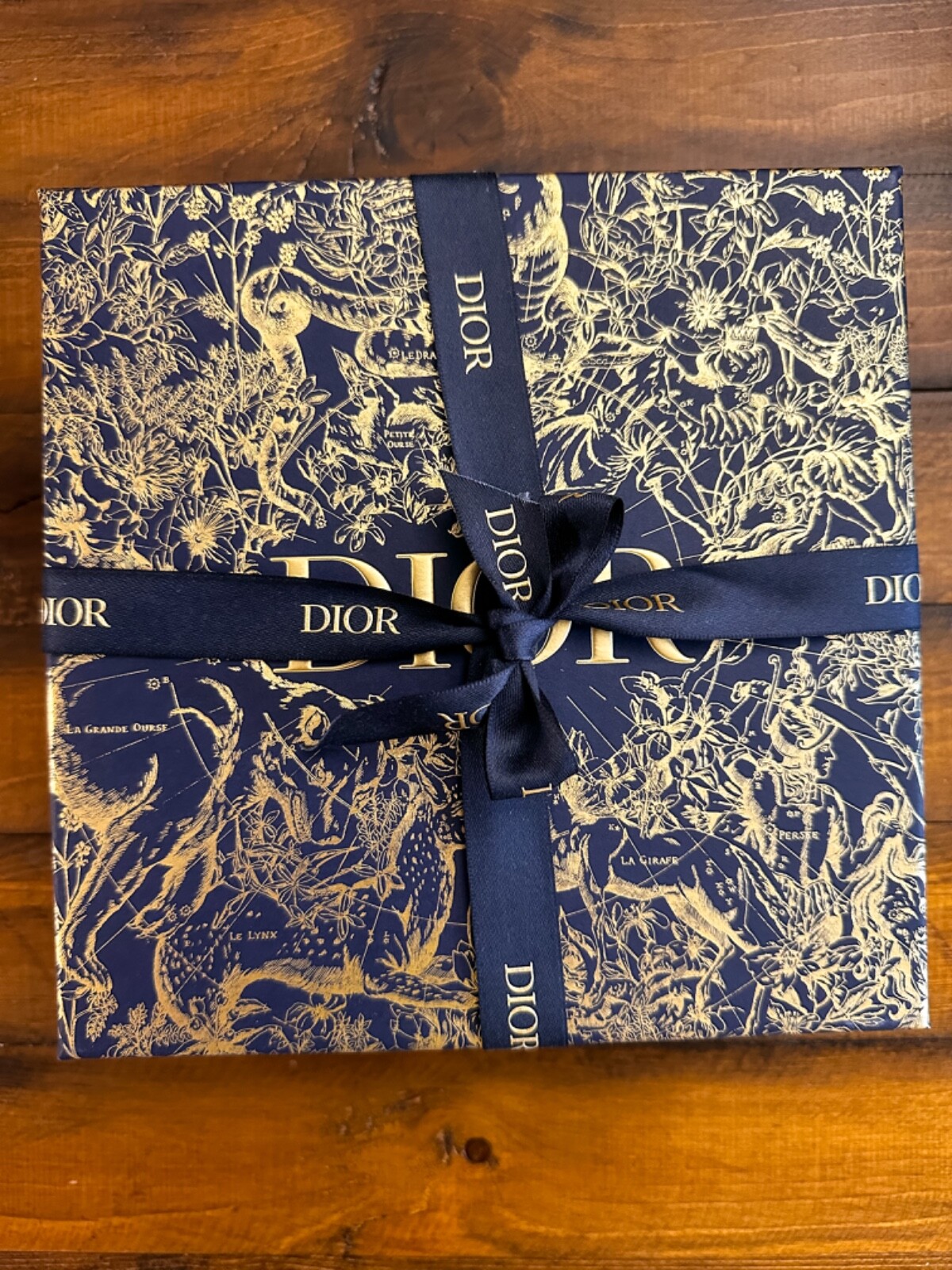Beauty Bundle Gift Set. Holiday Dior Gift Box 8.5