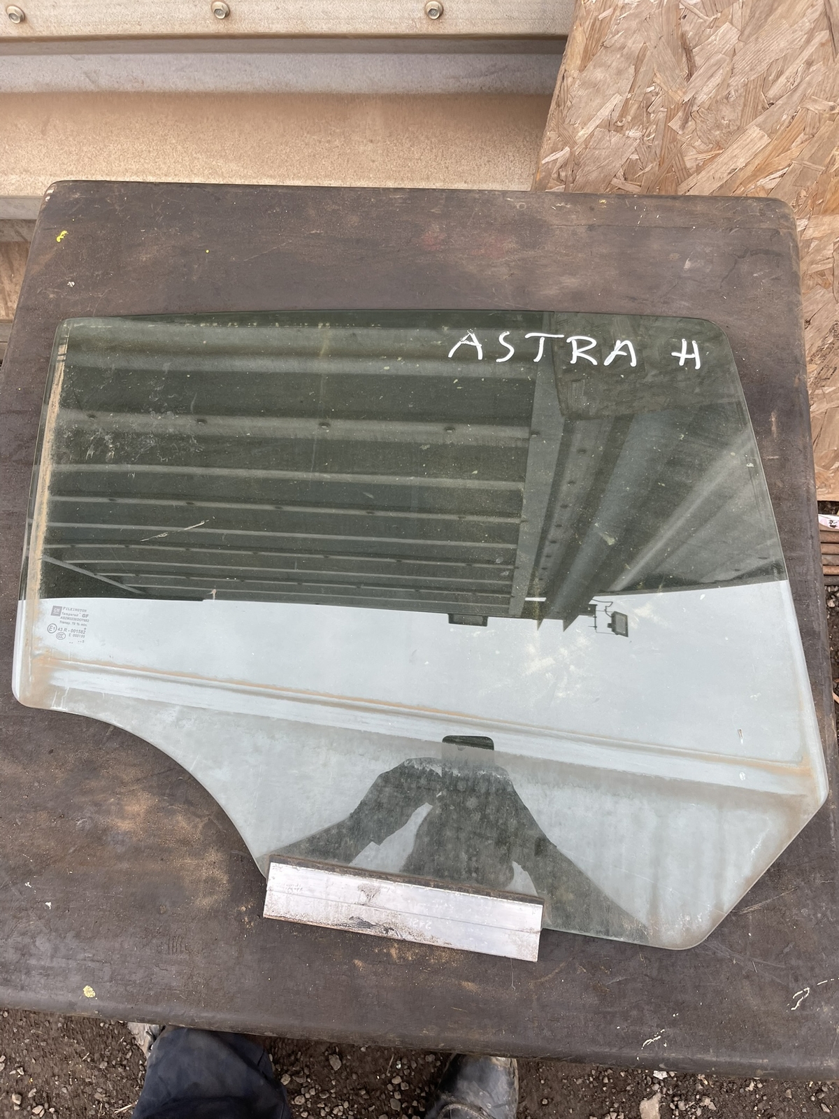 Vauxhall Astra H 2005 1.3 Diesel Offside Rear Door Window Glass 43R001582