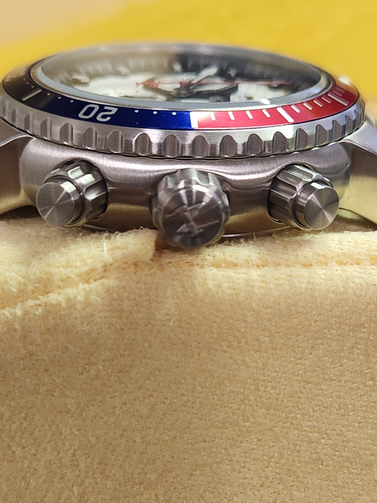 Pre-owned Invicta Reserve Pepsi Bezel Watch, Swiss Quartz Movement Ronda 5050.c, 47mm