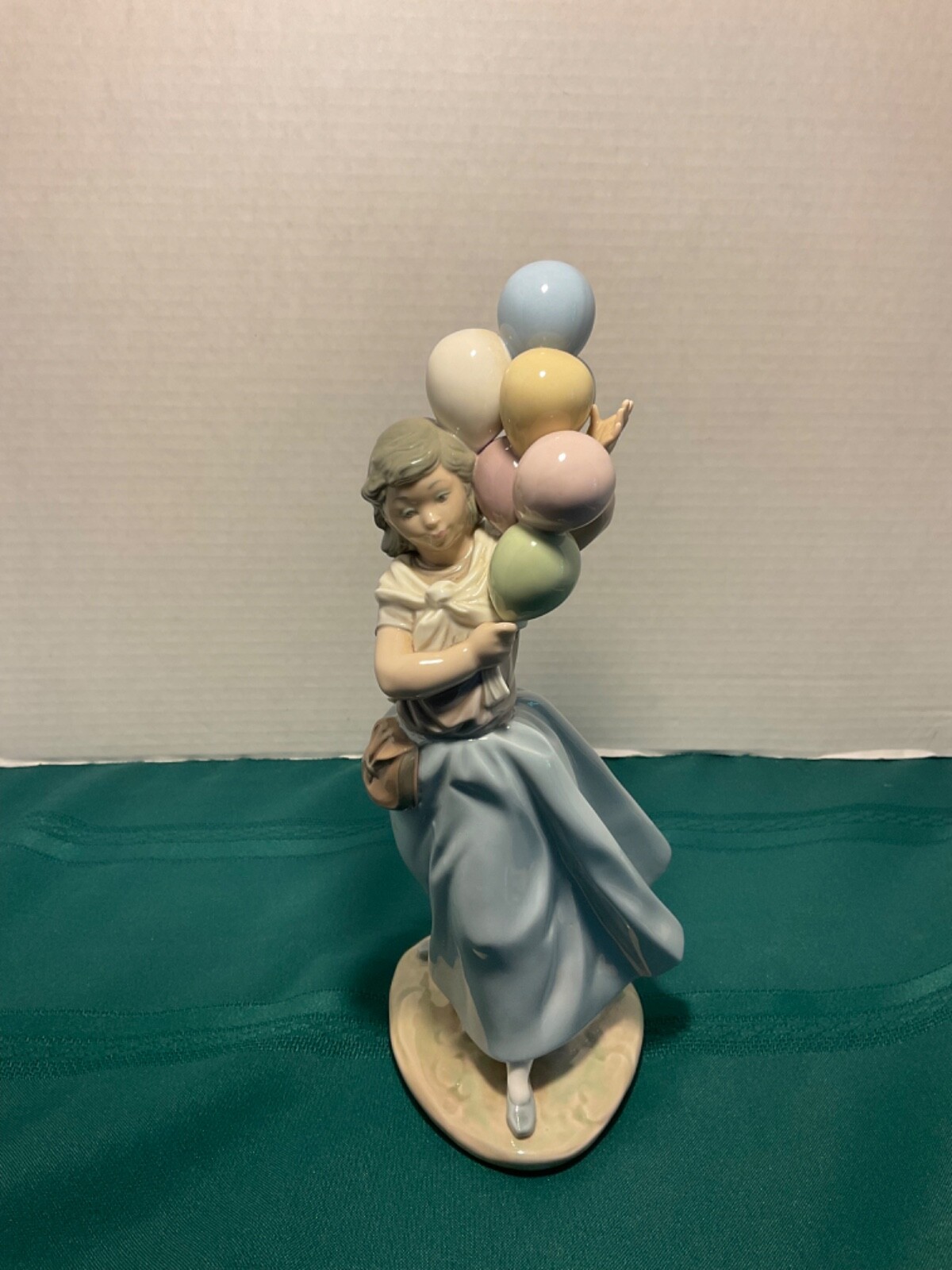 Lladro 少女と洗面台のフィギュア alevelshop_ld1005050