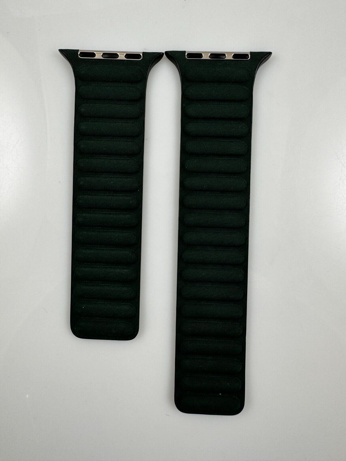 Original Genuine Apple Watch Magnetic Link band 44mm 45MM Original Genuine Apple Watch Magnetic Link band 44mm 45MM