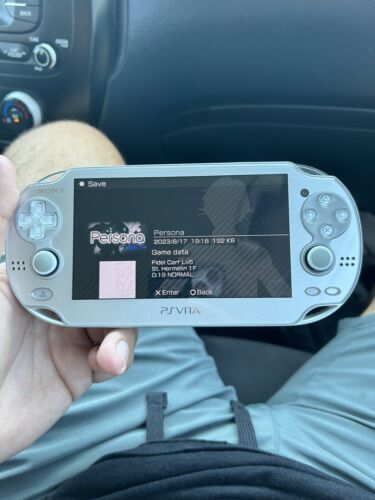 PlayStation PS Vita Wi-Fi Model Ice Silver Rare pch-1000 PlayStation PS Vita Wi-Fi Model Ice Silver Rare pch-1000