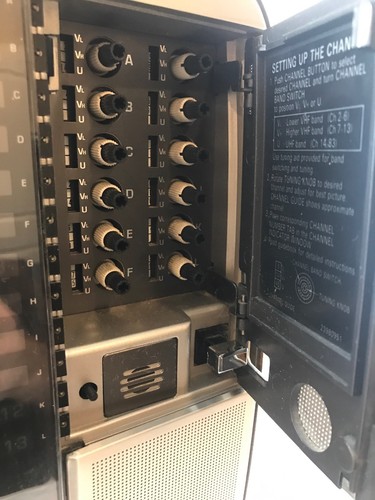 Vintage Toshiba Blackstripe C388 Television TV 13