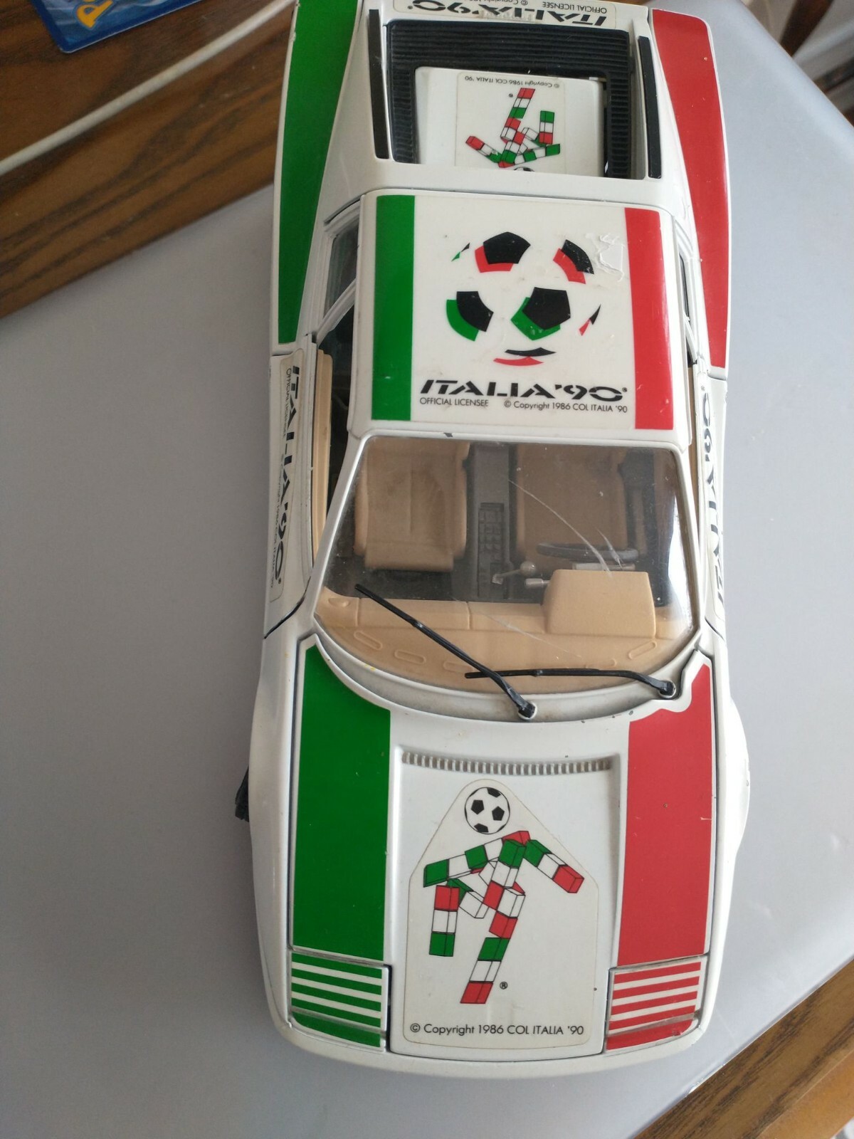 BURAGO 1/18 Ferrari Testarossa 1984 Italia`90 1990 World Cup Made