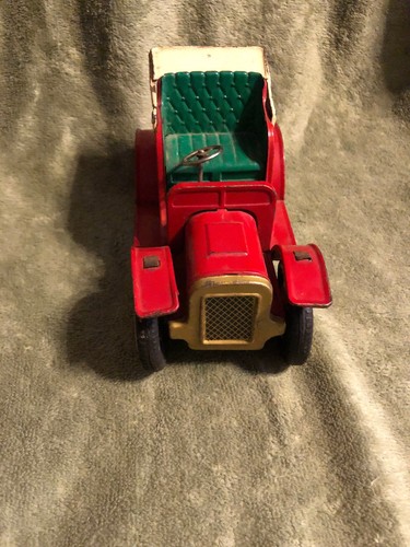 VINTAGE TIN MODEL T FRICTION CAR Green And Red   6”x4”