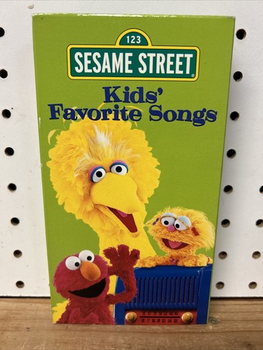 その他 Sesame Street - Kids Favorite Songs [VHS] [Import] p706p5g Sesame Street - Kids Favorite Songs (VHS, 1999) for sale