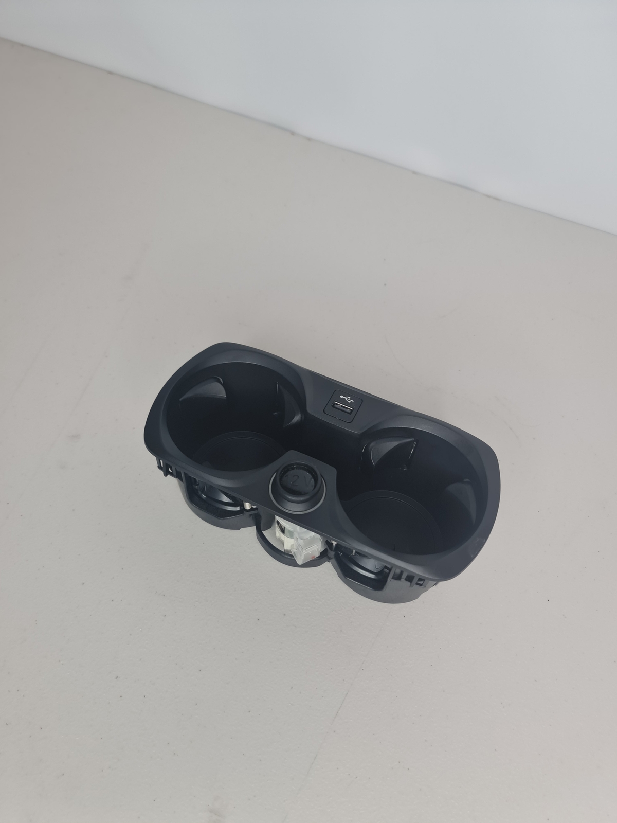 0 Bmw M3 G80/81/82/83 COMPETITION OEM CUP HOLDER ASSEMBLY W/ 12V CHARGER USB PLUG image 3