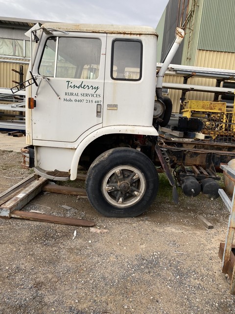 Flat bed trucks @ hydraulic arm/crane | Cars, Vans & Utes ...