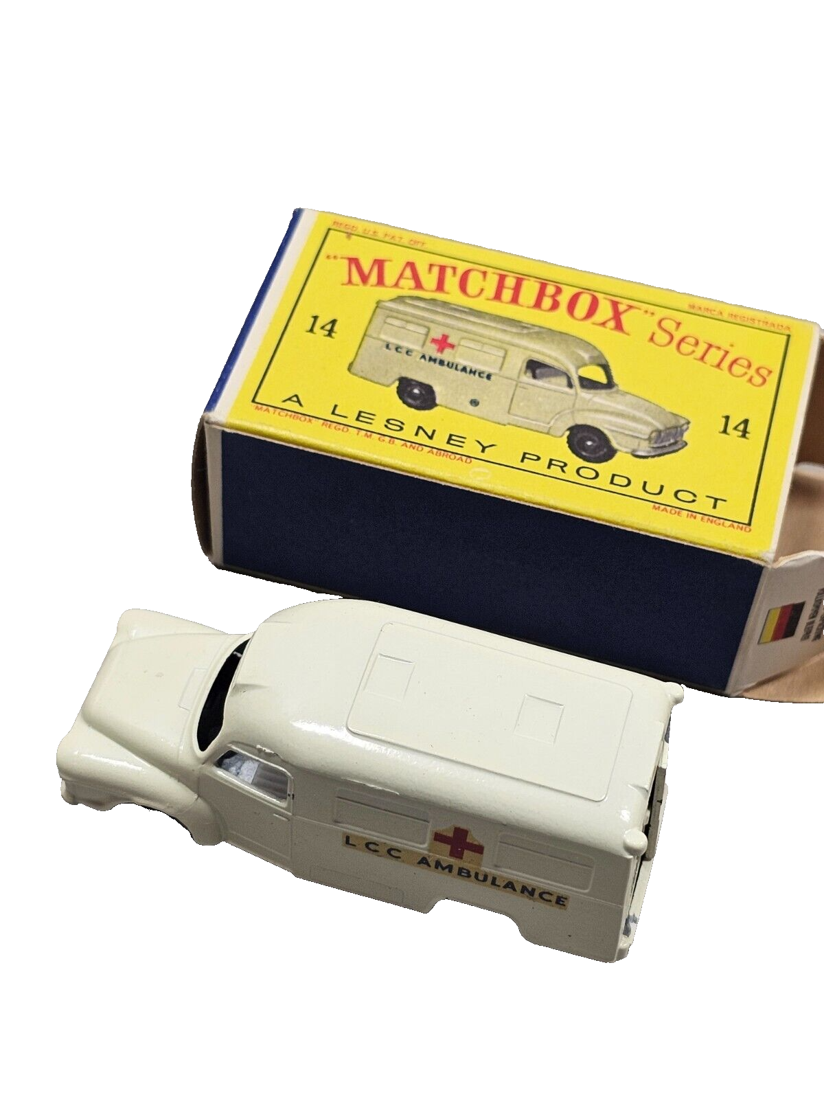 MATCHBOX 　No.14 　LOMAS AMBULANCE Matchbox 