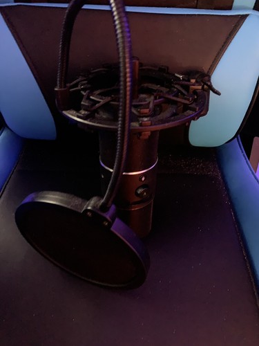 RAZER SIREN CONDENSER STREAMING MICROPHONE  With Shock Mount/Pop Filter- Used