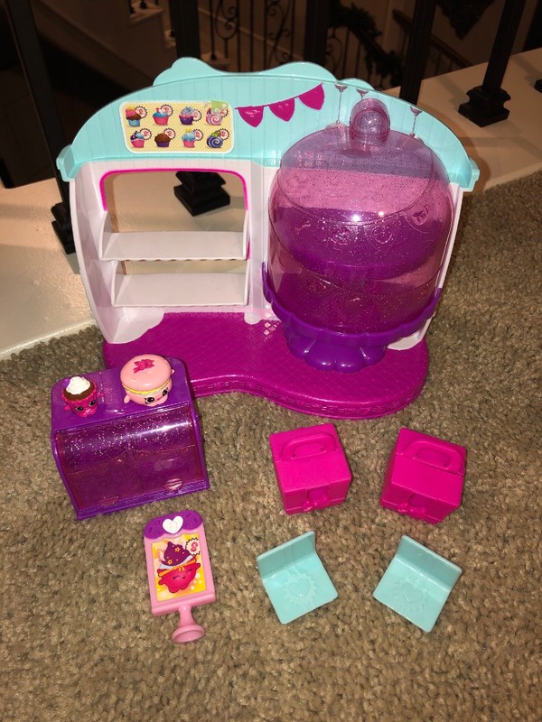 shopkins cupcake queen cafe