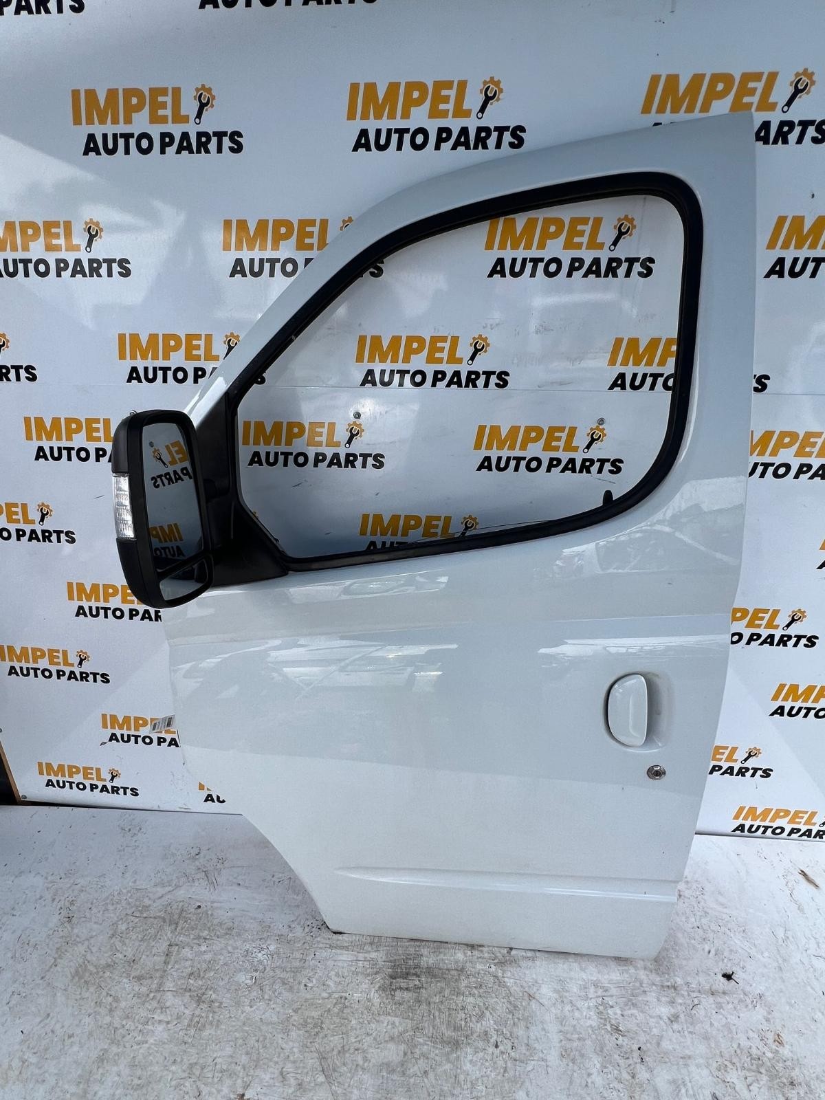 LDV V80 01/2013-12/2023 LEFT FRONT DOOR COMPLETE WHITE - thumbnail 8
