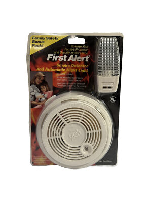 NEW First Alert Smoke Alarm and Automatic Night Light SA7C400 (O19)