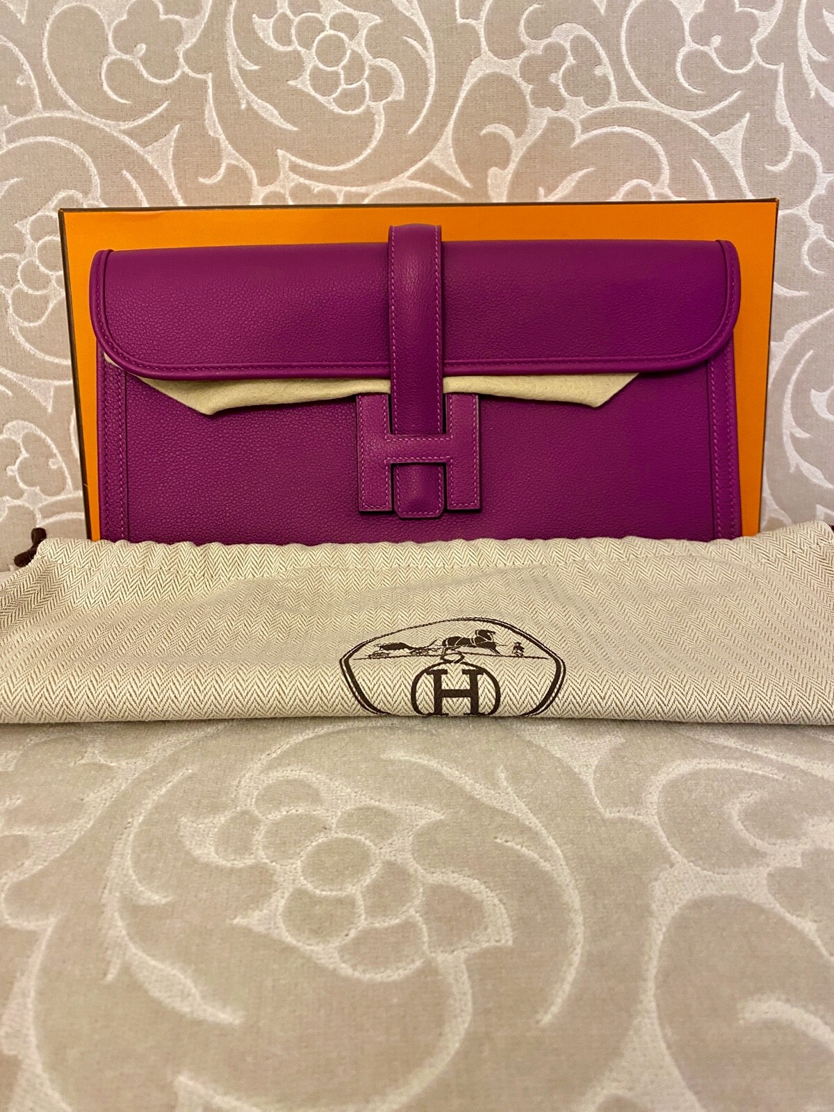 AUTH HERMES NWT JIGE ELAN 29 CLUTCH ANEMONE/PURPLE SWIFT AUTH HERMES NWT JIGE ELAN 29 CLUTCH ANEMONE/PURPLE SWIFT
