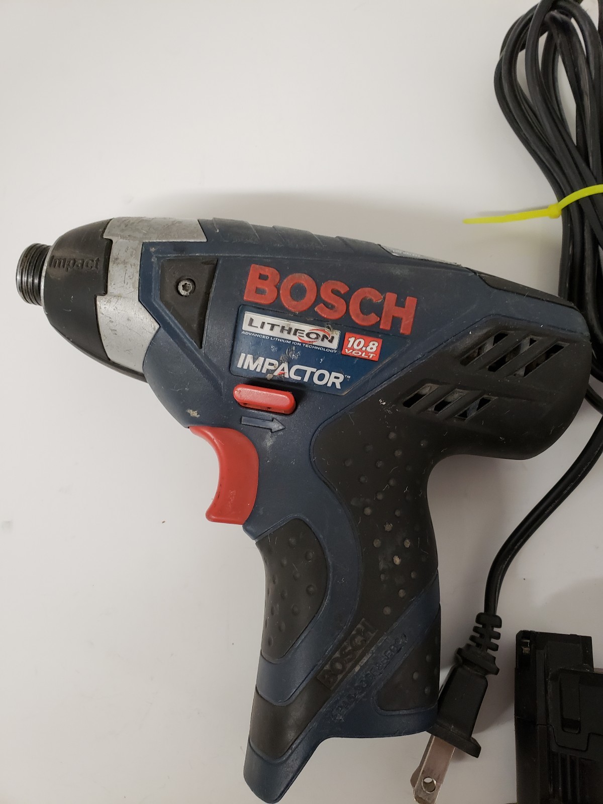 Bosch PS40-2 10.8V Impactor Lithium-Ion Cordless Impact Driver Kit  FREE SHIP