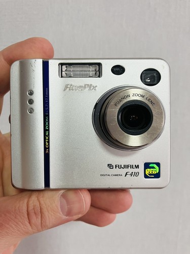 Fujifilm FinePix F410 compact digital camera from 2003 spare Fujifilm FinePix F410 compact digital camera from 2003 spare