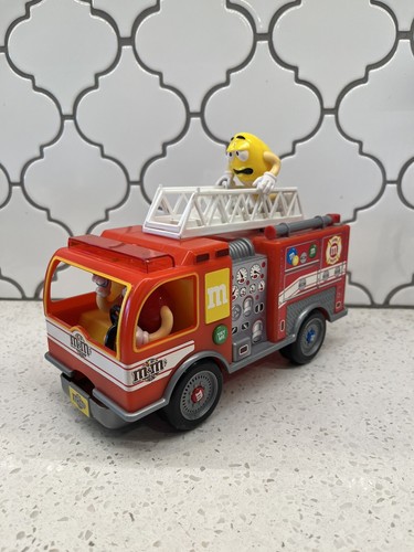 その他 m&m's FIRE TRUCK CANDY DISPENSER M&M's Fire Truck Dispenser with Lightning McQueen and Mater