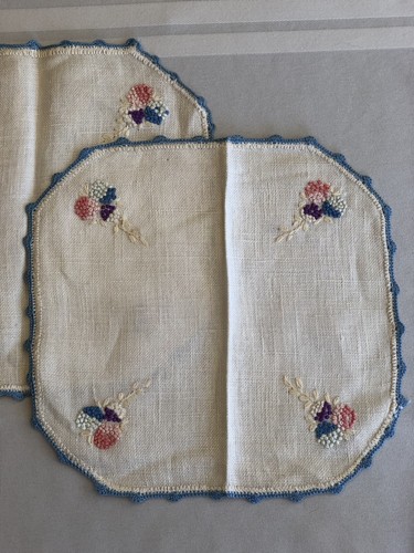Ecru Linen French Knot Flower Embroidered Crocheted Edge Napkins Madeira? VTG