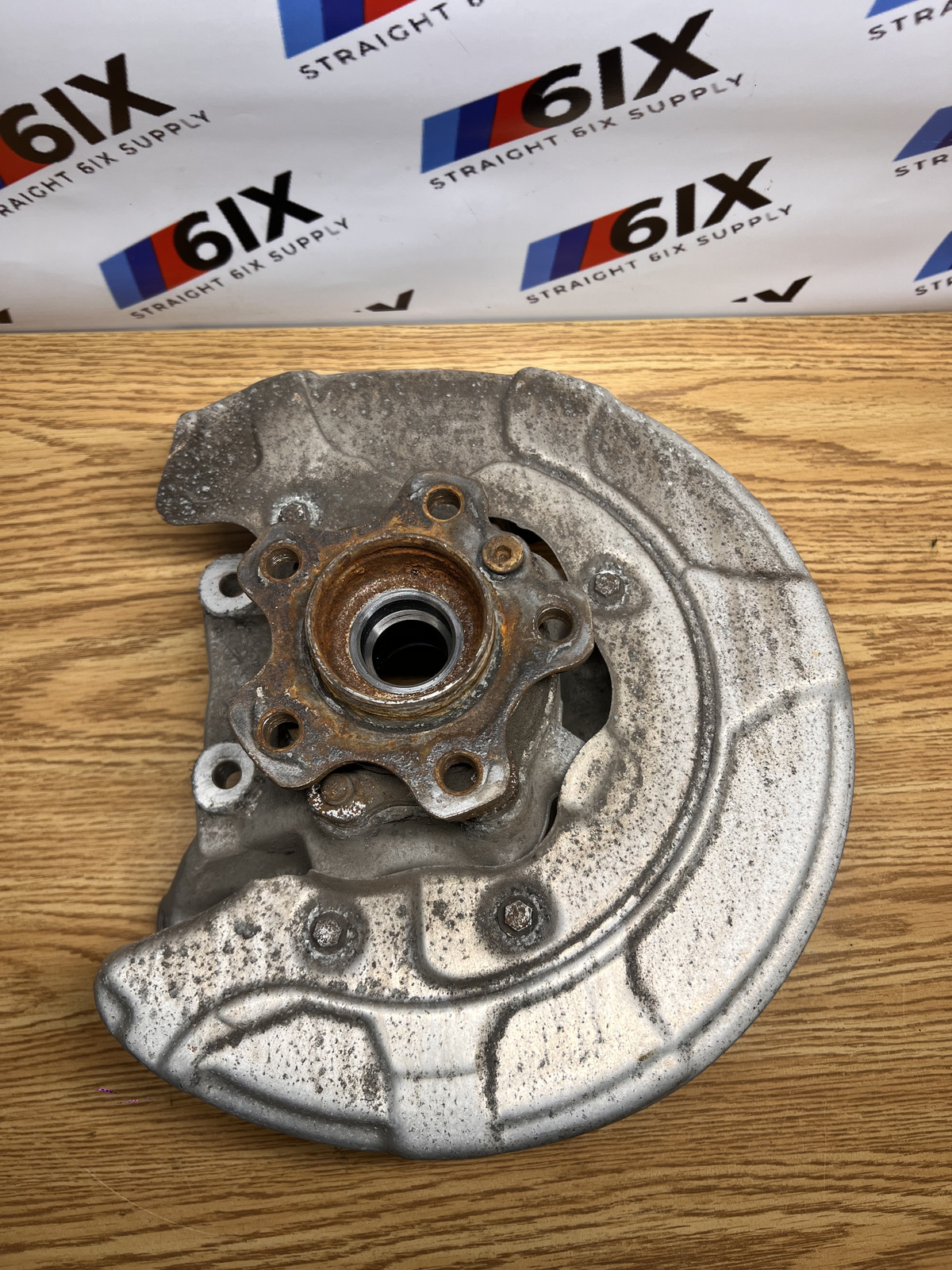 17-23 BMW G30 5-Series 530i 540i Rear Right Passenger Spindle Knuckle Hub OEM