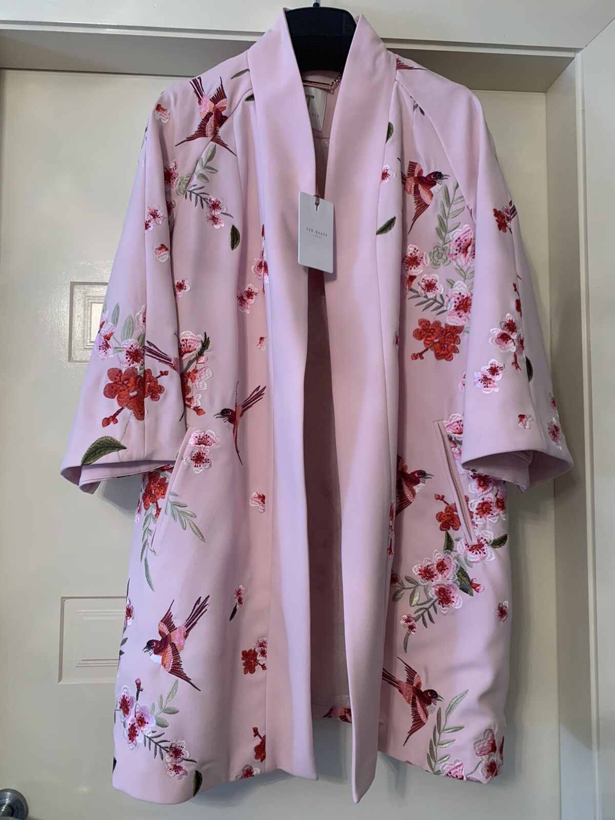 TED BAKER LONDON ISOLEDE Soft blossom KIMONO JACKET, Size L TED BAKER LONDON ISOLEDE Soft blossom KIMONO JACKET, Size L
