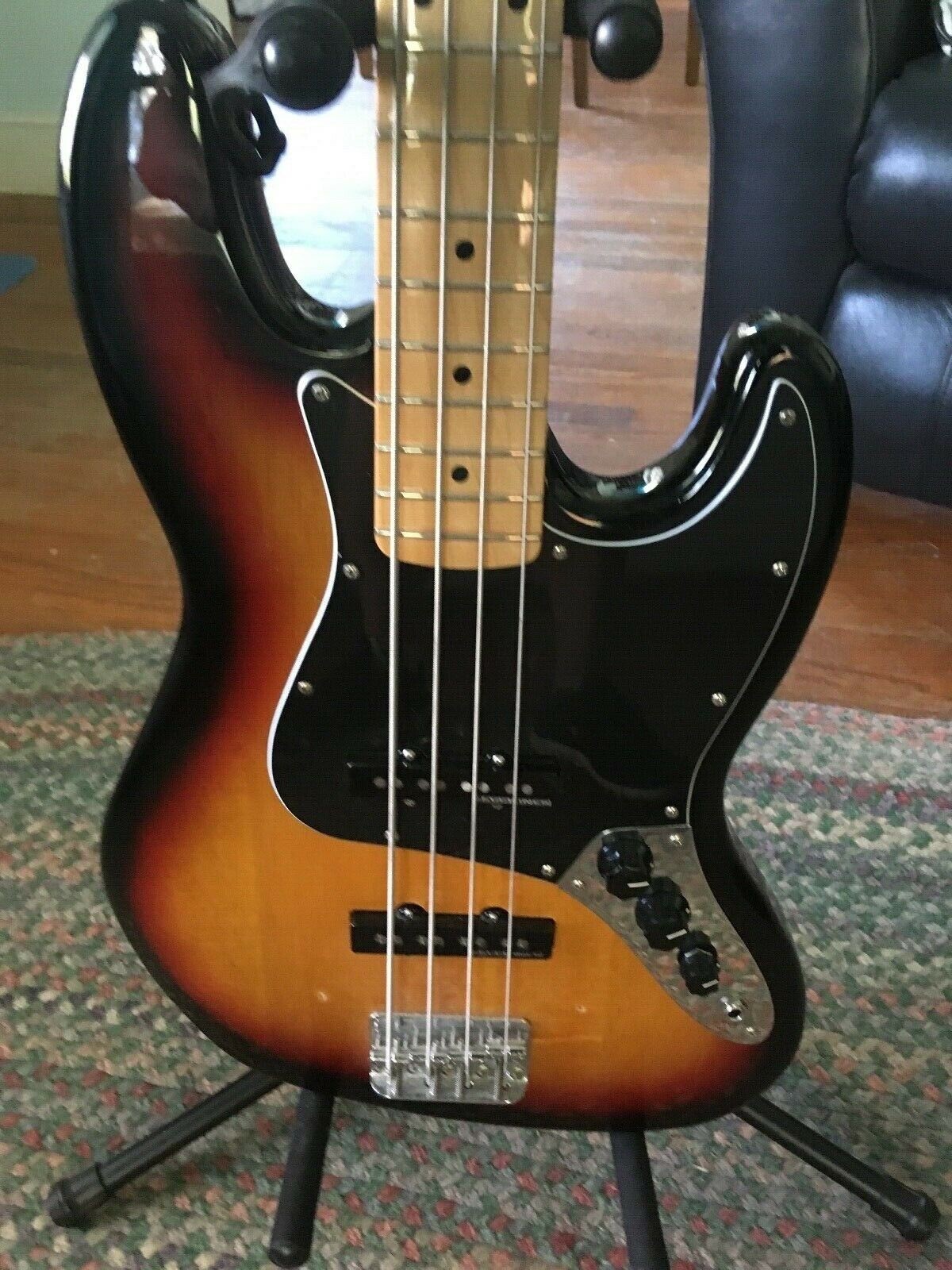 Fender MIM 70s Jazz Bass Made in Mexico with new maple neck and Basslines pups