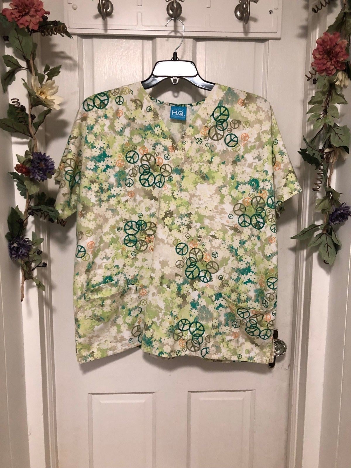H.Q. Women's Scrub Top Short Sleeve Green, Tan Peace Sign Cotton Blend Size L