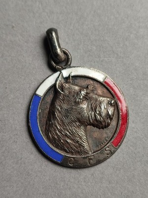 Ancienne Médaille C.F.S Chien Schnauzer géant en Argent émaillé Signé: TARLET