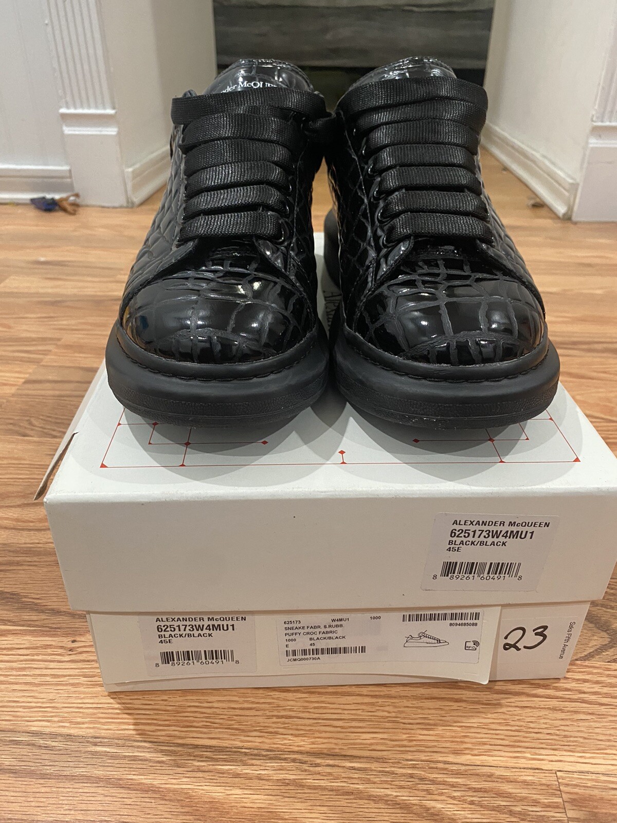 Alexander McQueen Oversized Croc Black 