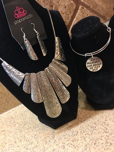 NWT Paparazzi “Untamed” Beautiful Silver Set With Charm Bracelet only $10