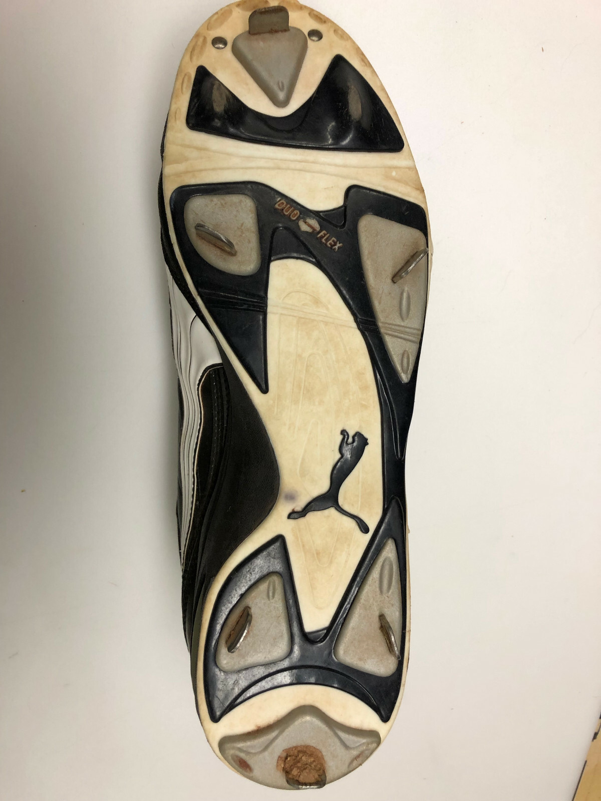 Johnny Damon Signed New York Yankees Game Used Cleat SI+PSA Pre-Cert